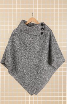 Chana - Poncho P01 Knappdetalj